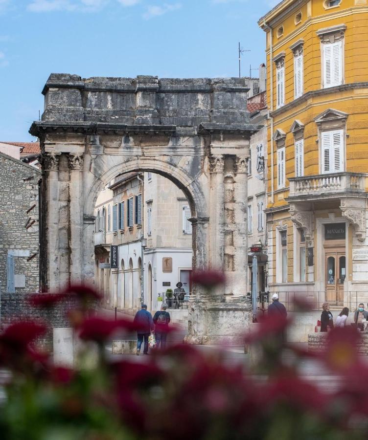 App Karla Apartment Pula Bagian luar foto