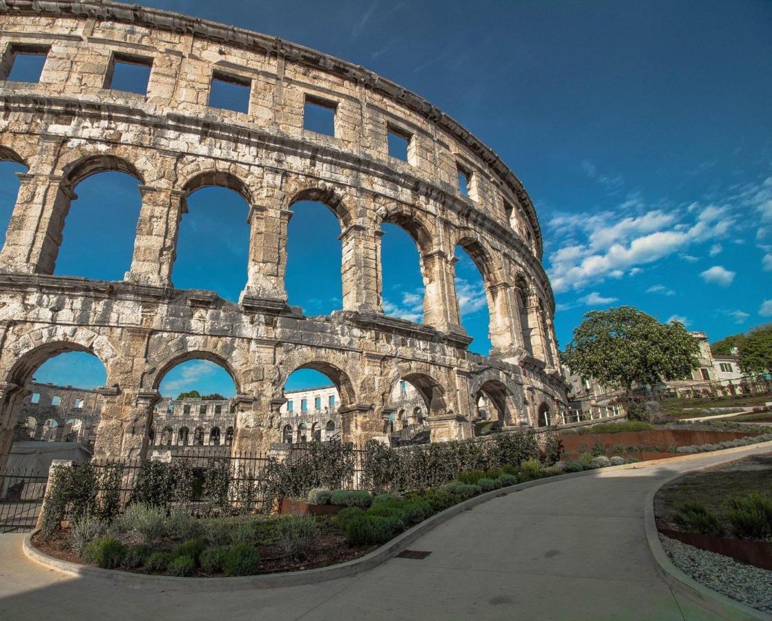 App Karla Apartment Pula Bagian luar foto