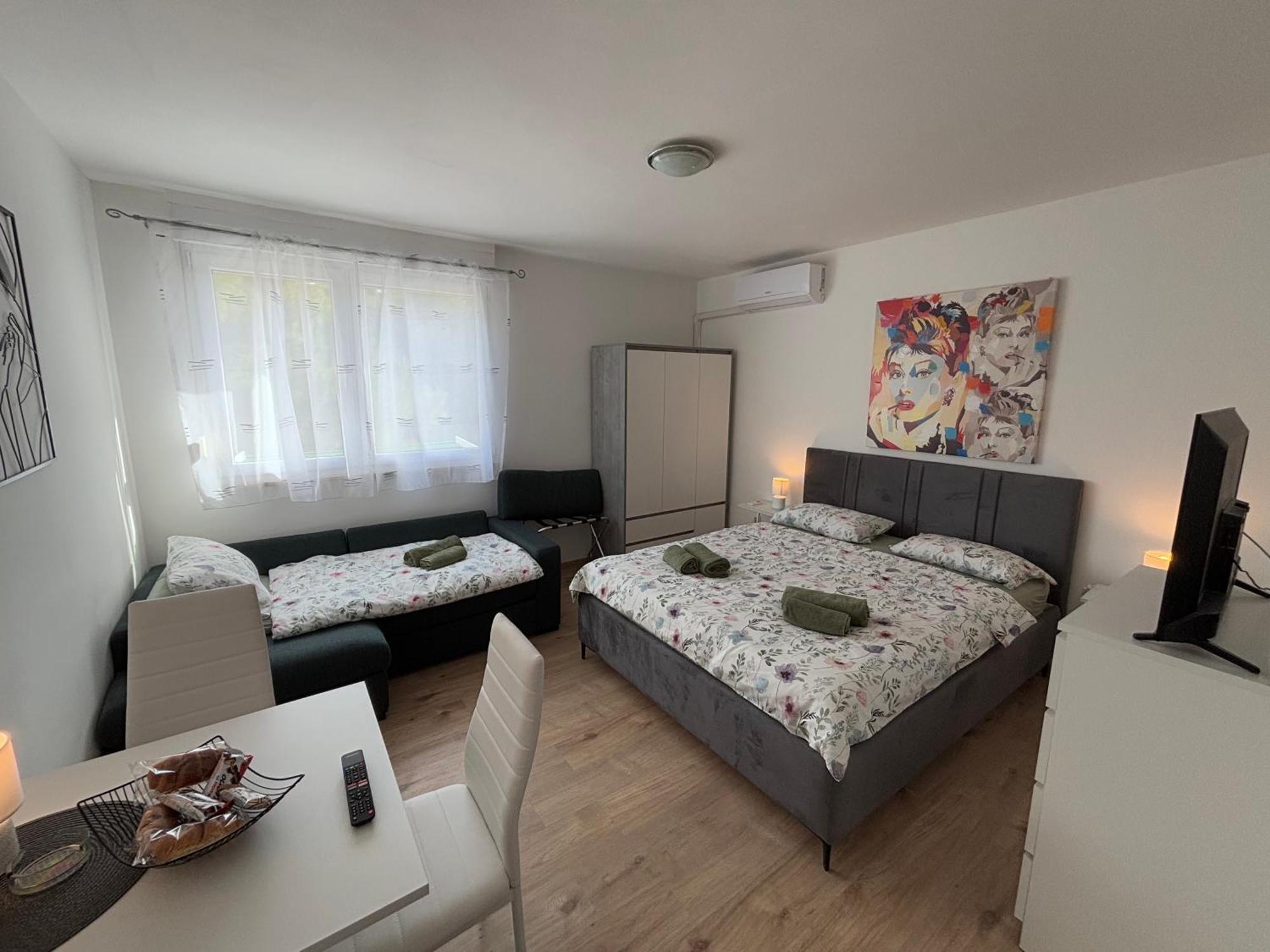 App Karla Apartment Pula Bagian luar foto