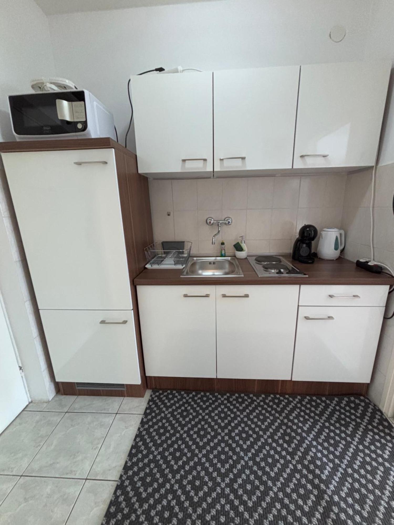 App Karla Apartment Pula Bagian luar foto